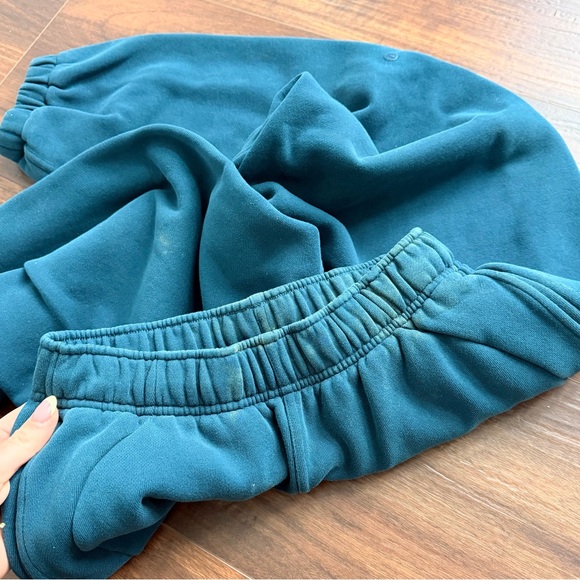 Lululemon Scuba Mid Rise Oversized Jogger Short - Picture 6 of 8